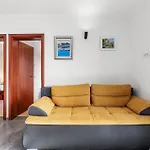 Apartment Lovely Home In Vodice With Wifi