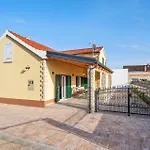 Apartment Lovely Home In Vodice With Wifi