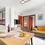 Apartment Lovely Home In Vodice With Wifi *