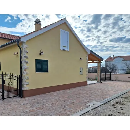 4 Bedroom Stunning In Appartement