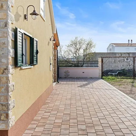 Appartement 4 Bedroom Stunning In Vodice