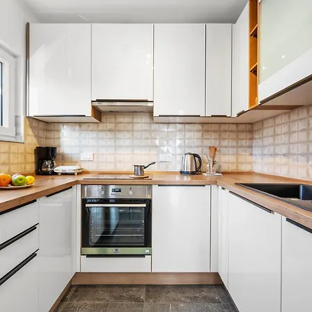 4 Bedroom Stunning In Appartement Vodice