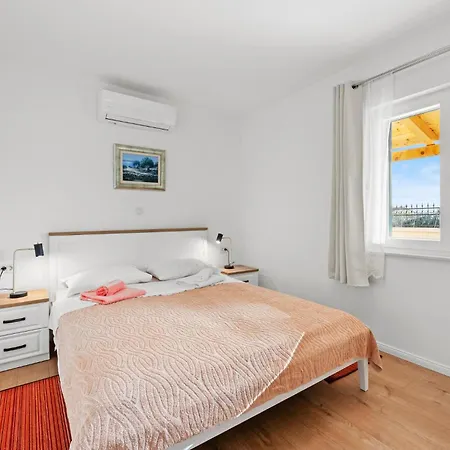 Appartement 4 Bedroom Stunning In